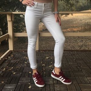 White Hollister super skinny jeans, like new.